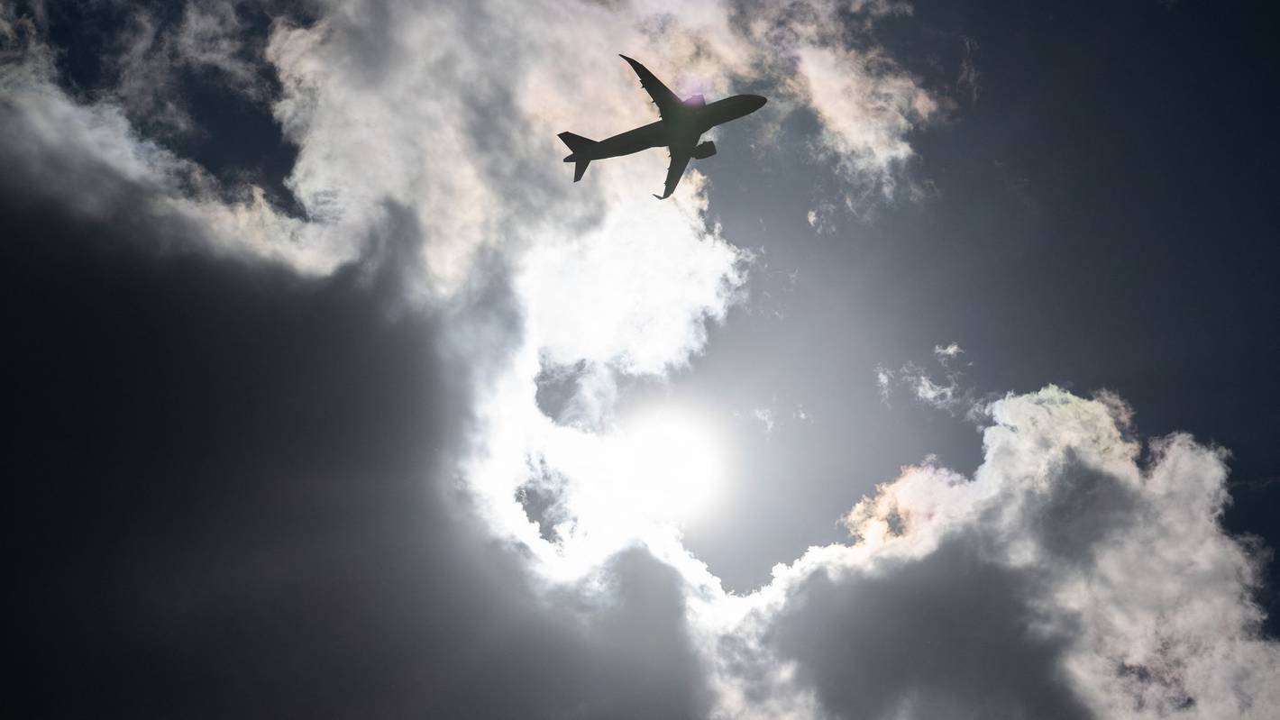 Lufthansa-Flug wegen brennender Powerbank umgeleitet