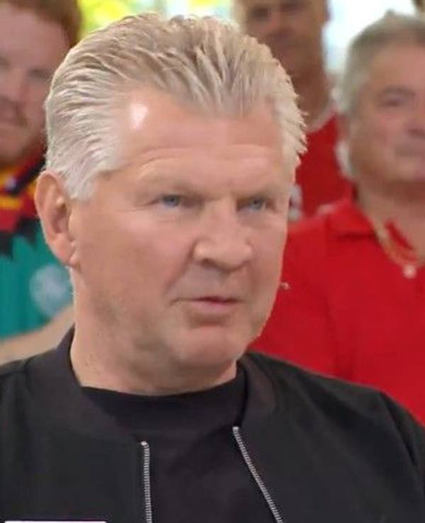 Stefan Effenberg sitzt im Doppelpass