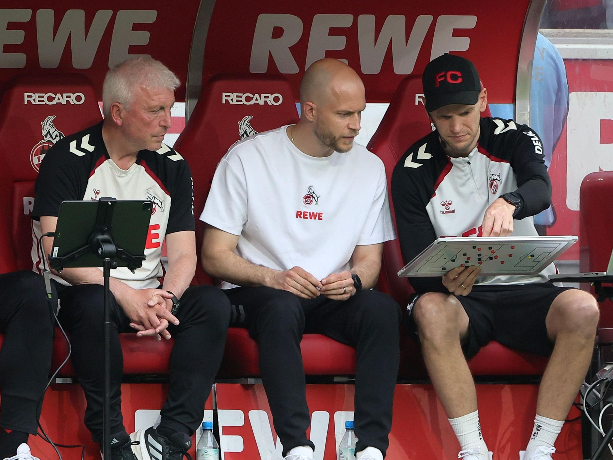 Armin Reutershahn, René Wagner und Denis Huckestein beim Spiel gegen Heidenheim.