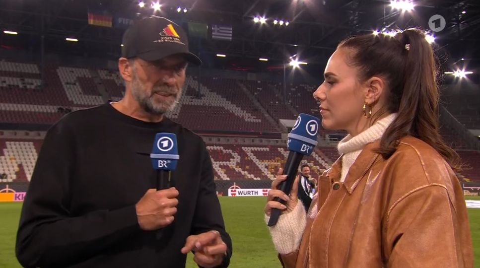 Jürgen Klopp bei Esther Sedlaczek am ARD-Mikrofon.