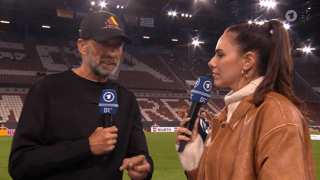Jürgen Klopp bei Esther Sedlaczek am ARD-Mikrofon.