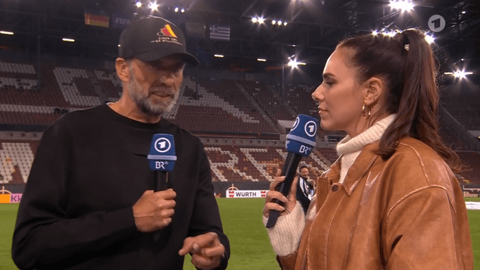 Jürgen Klopp bei Esther Sedlaczek am ARD-Mikrofon.