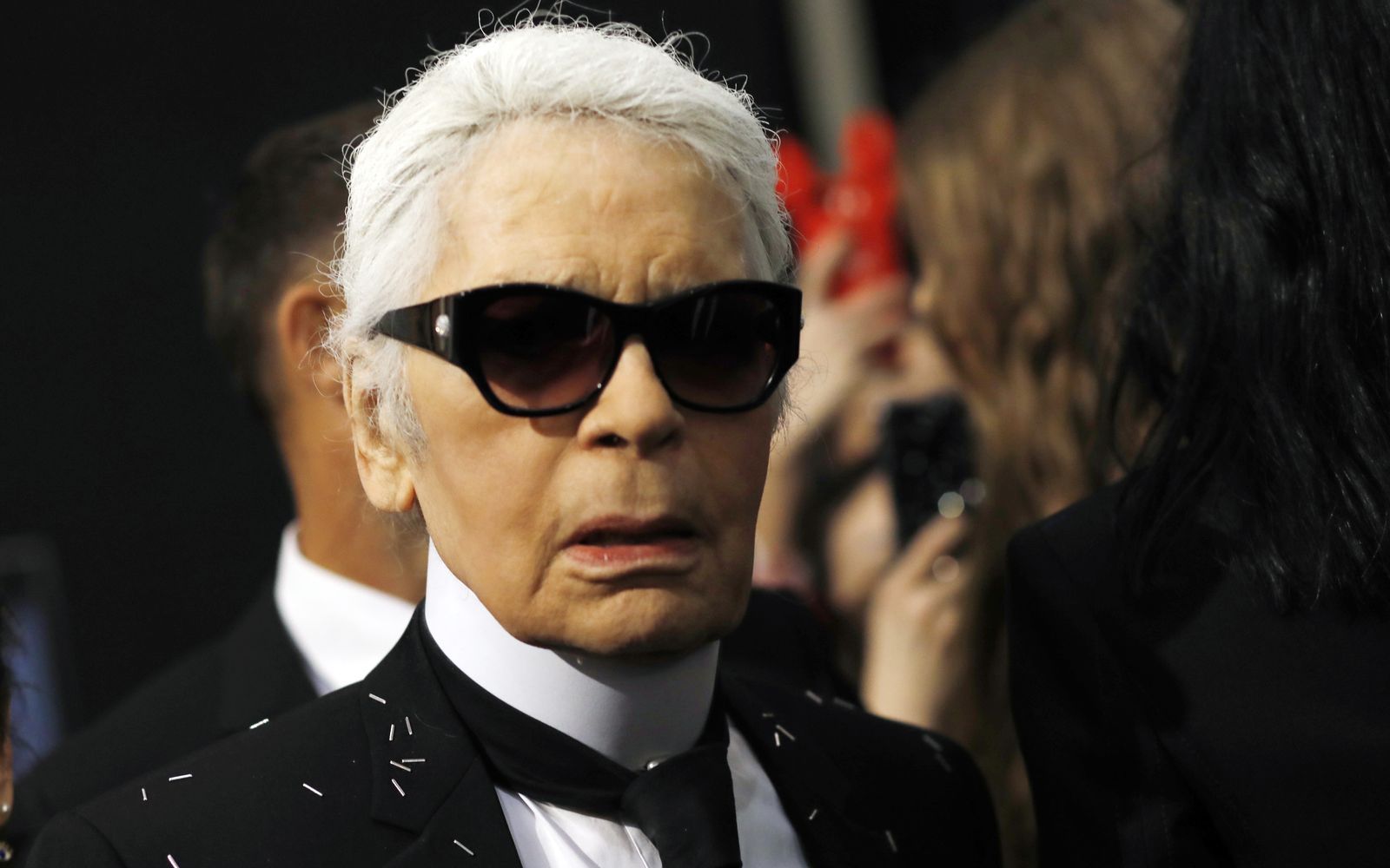 In der Disziplin Schwindel ungeschlagen: Karl Lagerfeld. Lange gab der 2019 verstorbene Stardesigner 1938 als Geburtsjahr an, dann 1935.  (Bild: Tristan Fewings/Getty Images)