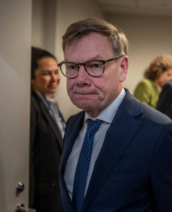 26.09.2026, USA, New York City: Johann Wadephul (CDU, 2.v.l), Außenminister, verlässt vor
Sergej Lawrow (2.v.r), Außenminister von Russland, den Besprechungsraum nach einem Treffen am Rande der Sitzung der UN Generalversammlung bei den Vereinten Nationen.