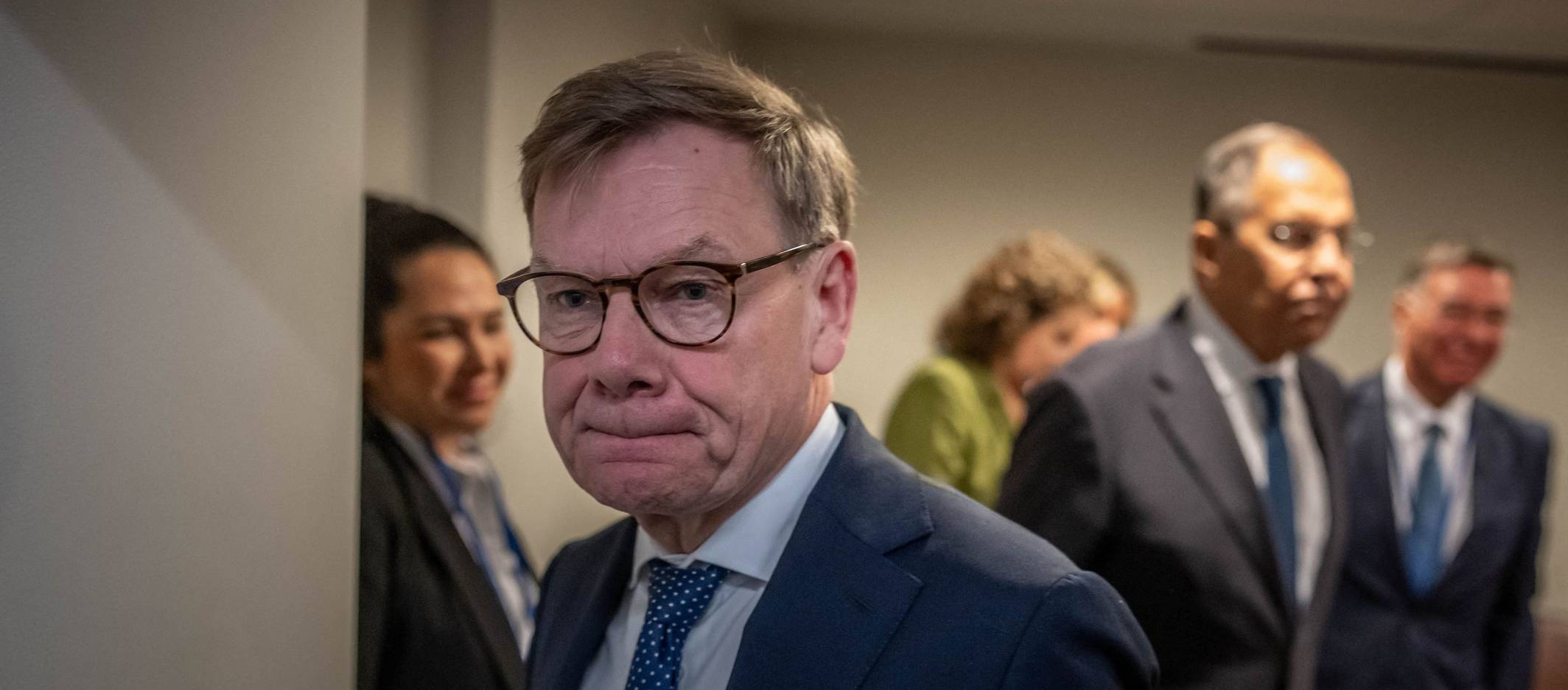 26.09.2026, USA, New York City: Johann Wadephul (CDU, 2.v.l), Außenminister, verlässt vor
Sergej Lawrow (2.v.r), Außenminister von Russland, den Besprechungsraum nach einem Treffen am Rande der Sitzung der UN Generalversammlung bei den Vereinten Nationen.