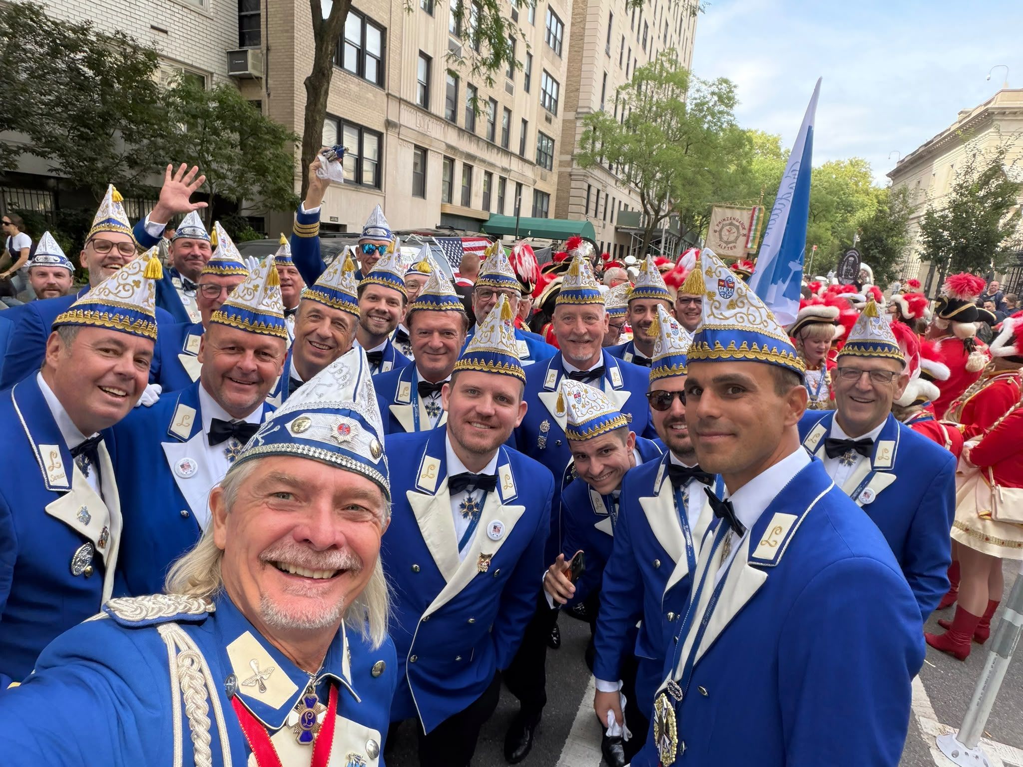 Luftflotte-Präsident Harald Kloiber macht ein Selfie.