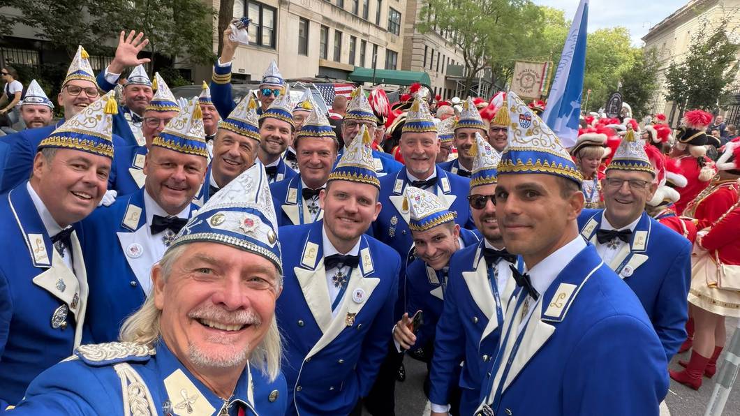 Luftflotte-Präsident Harald Kloiber macht ein Selfie.