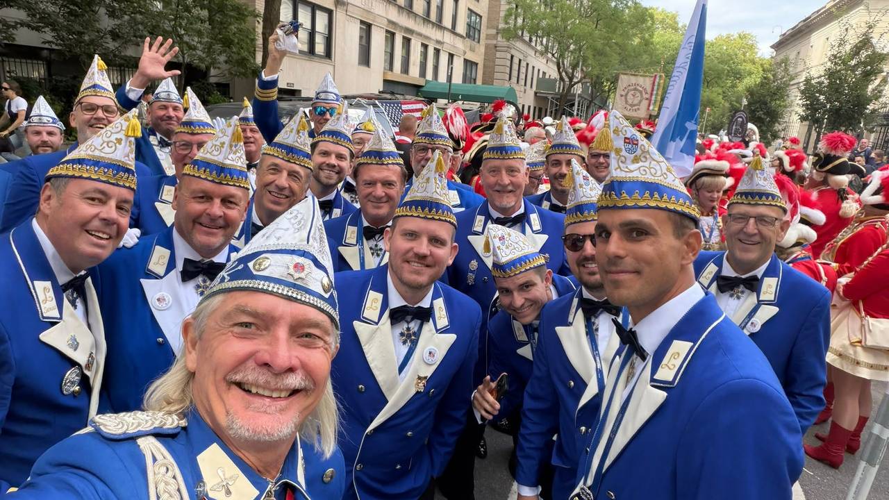 Luftflotte-Präsident Harald Kloiber macht ein Selfie.