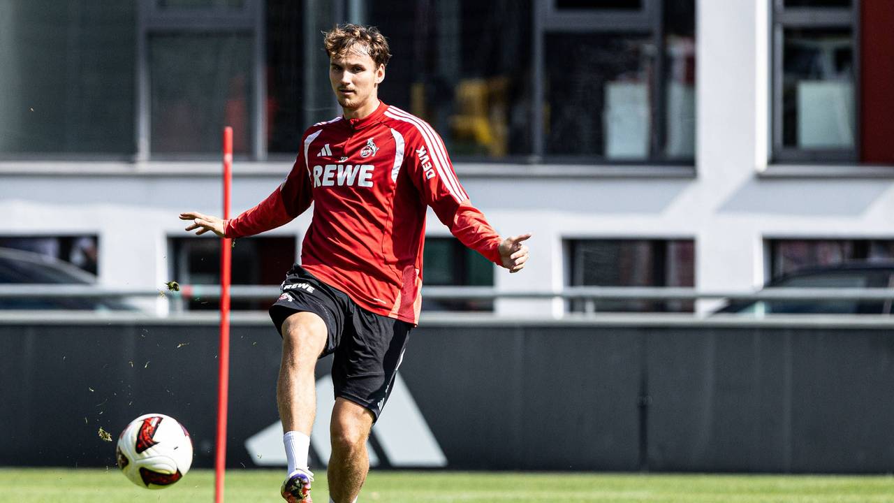 Rav van den Berg im Training des 1. FC Köln.