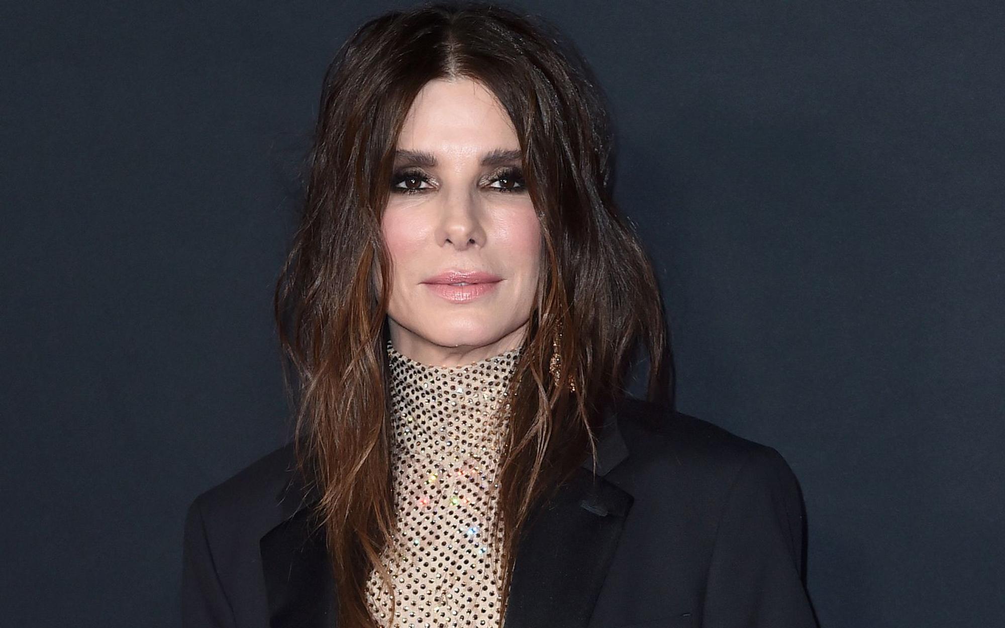 Längst nicht alle schummeln sich jünger. Sandra Bullock etwa schlug einst beim Casting ein paar Jahre drauf, um die Rolle einer „älteren Wissenschaftlerin“ in „Love Potion #9“ zu bekommen. (Bild: Alberto E. Rodriguez/Getty Images)