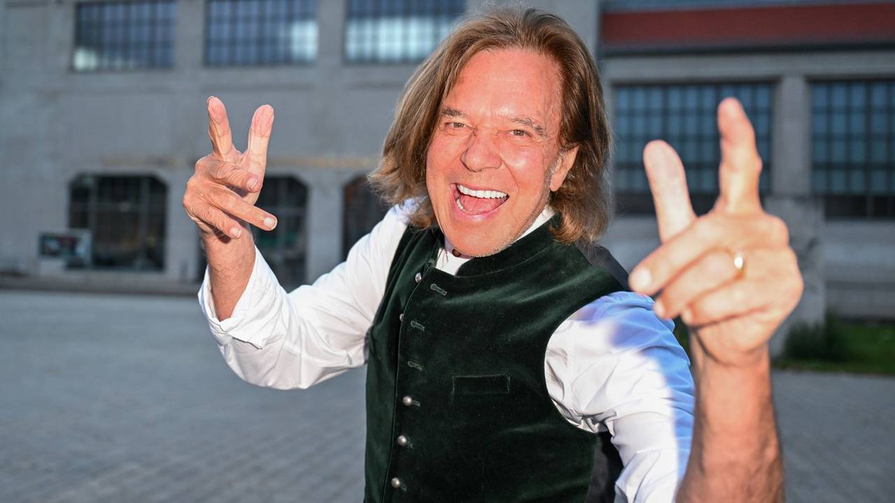 Schummeln erlaubt? Manchmal muss man eben ein wenig nachhelfen, um ewig jung zu bleiben. Auch Jürgen Drews mogelte bei seinem Alter. (Bild: Hannes Magerstaedt/Getty Images)