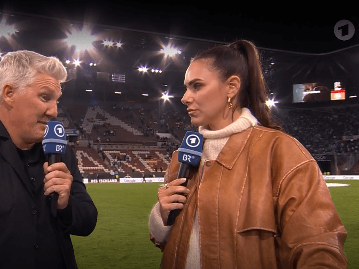 Bastian Schweinsteiger und Esther Sedlaczek sprechen nach der Deutschland-Pleite gegen Griechenland.