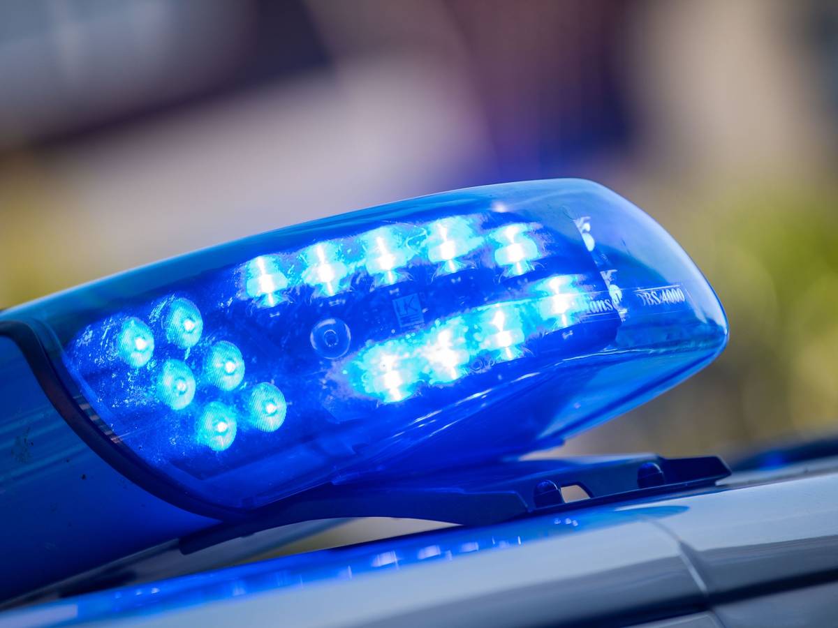 Die Ermittler der Polizei suchen nach Hinweisen auf die Mutter eines toten Mädchens. (Symbolbild)