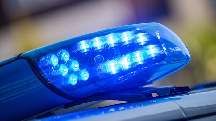 Die Ermittler der Polizei suchen nach Hinweisen auf die Mutter eines toten Mädchens. (Symbolbild)