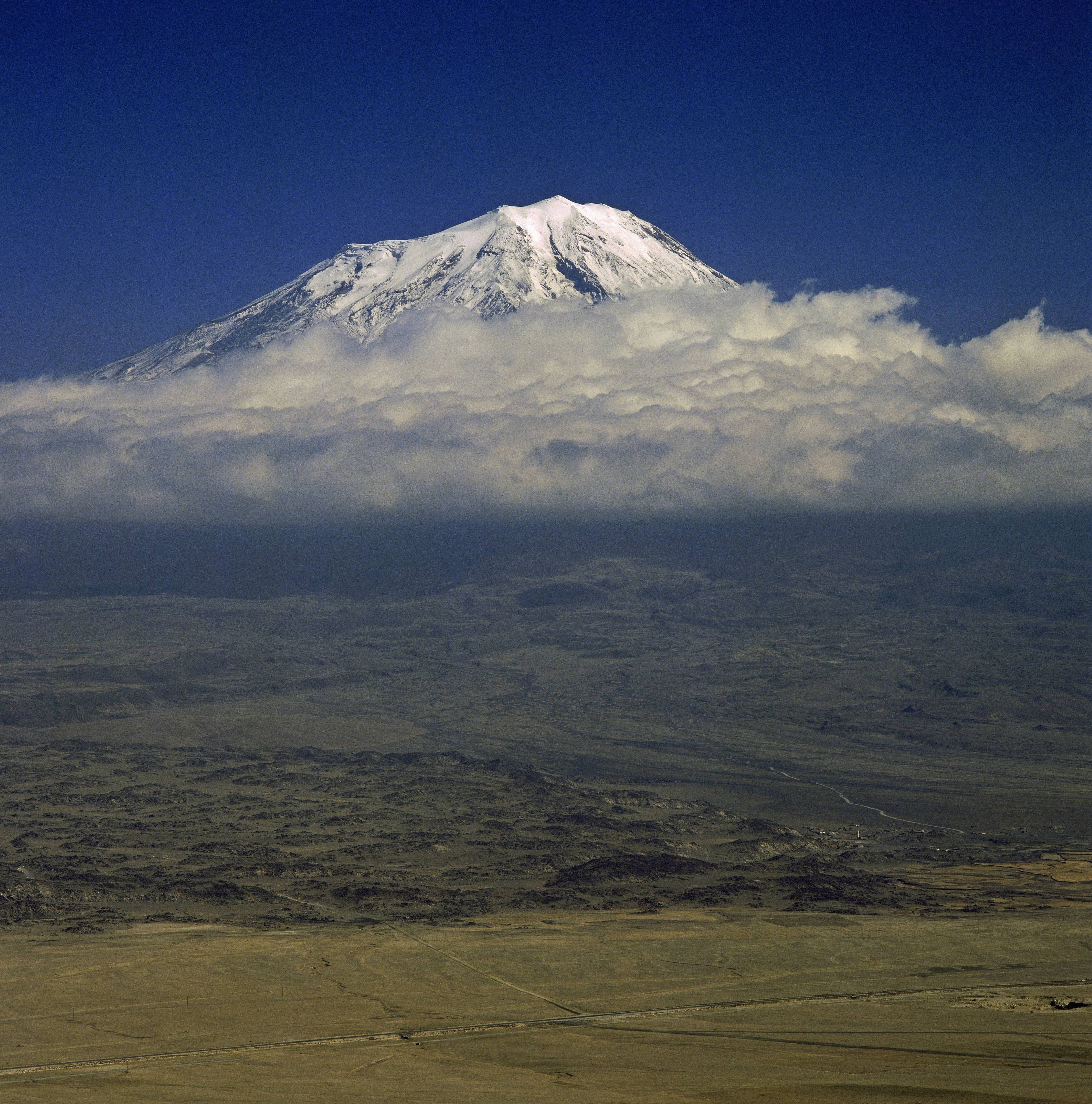 Großer Ararat (5165m) in Ostanatolien/Türkei (iblwga00340241)