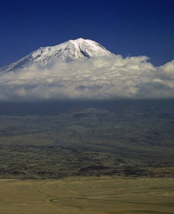 Großer Ararat (5165m) in Ostanatolien/Türkei (iblwga00340241)