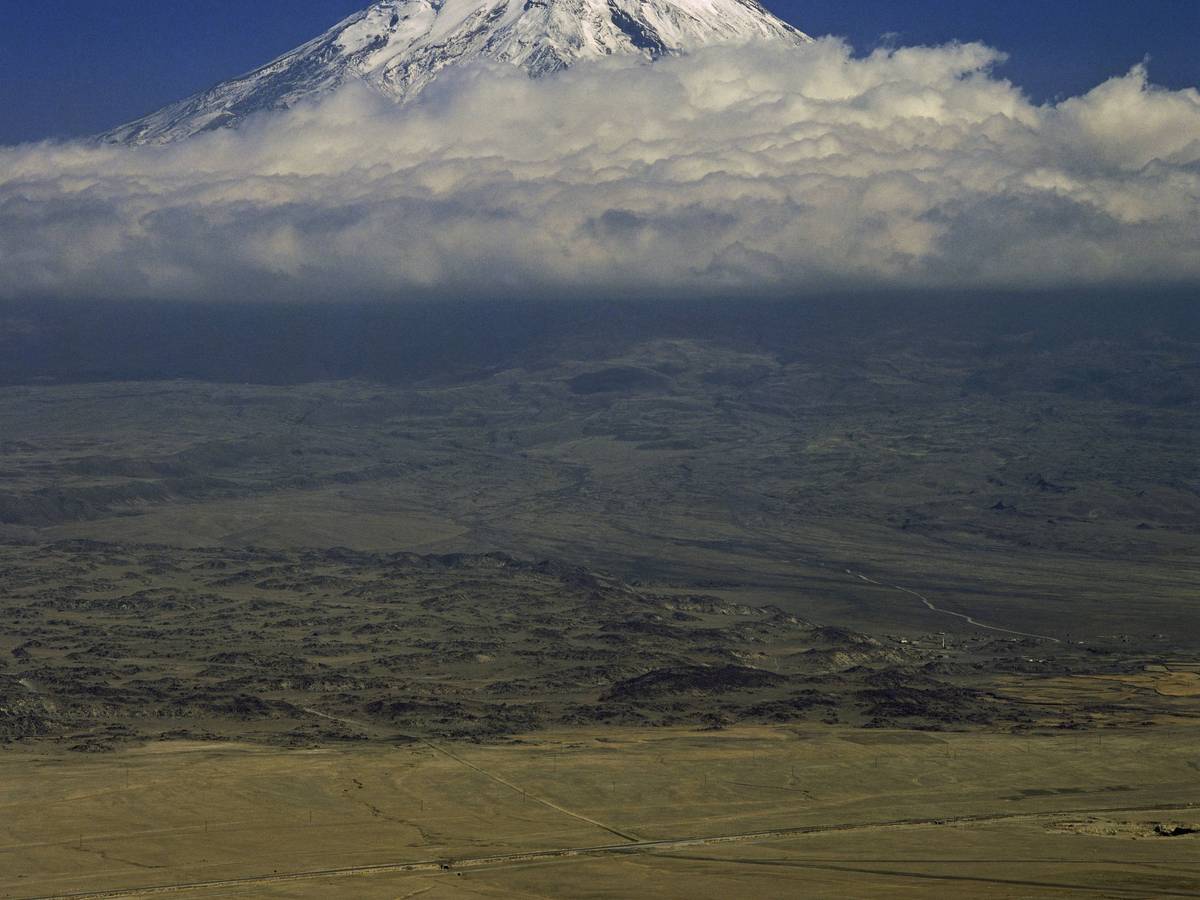 Großer Ararat (5165m) in Ostanatolien/Türkei (iblwga00340241)