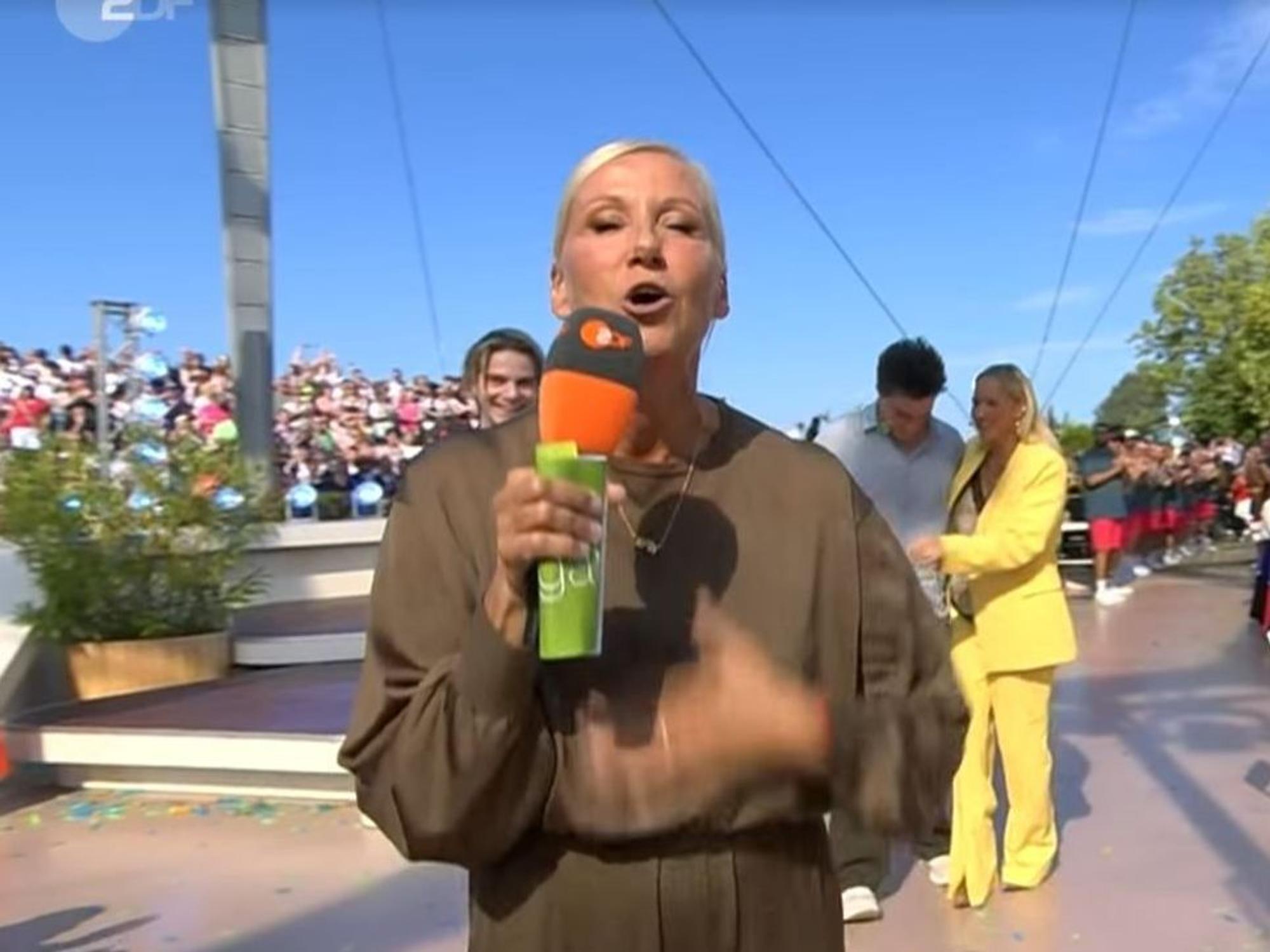 Andrea Kiewel hat sich mit der letzten regulären Ausgabe des Jahres vom heimischen Publikum des „ZDF-Fernsehgartens“ verabschiedet.