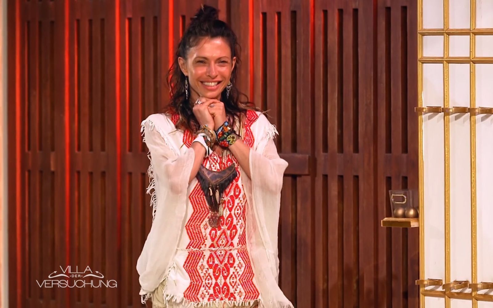 Alles liegt in ihrer Hand: Schauspielerin Jana Pallaske. (Bild: Joyn)