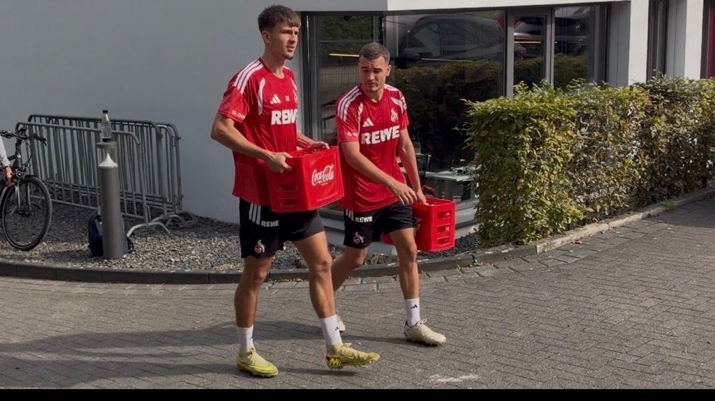 Luc Dabrowski und Etienne Borie (r.) auf dem Weg zum FC-Training am Geißbockheim