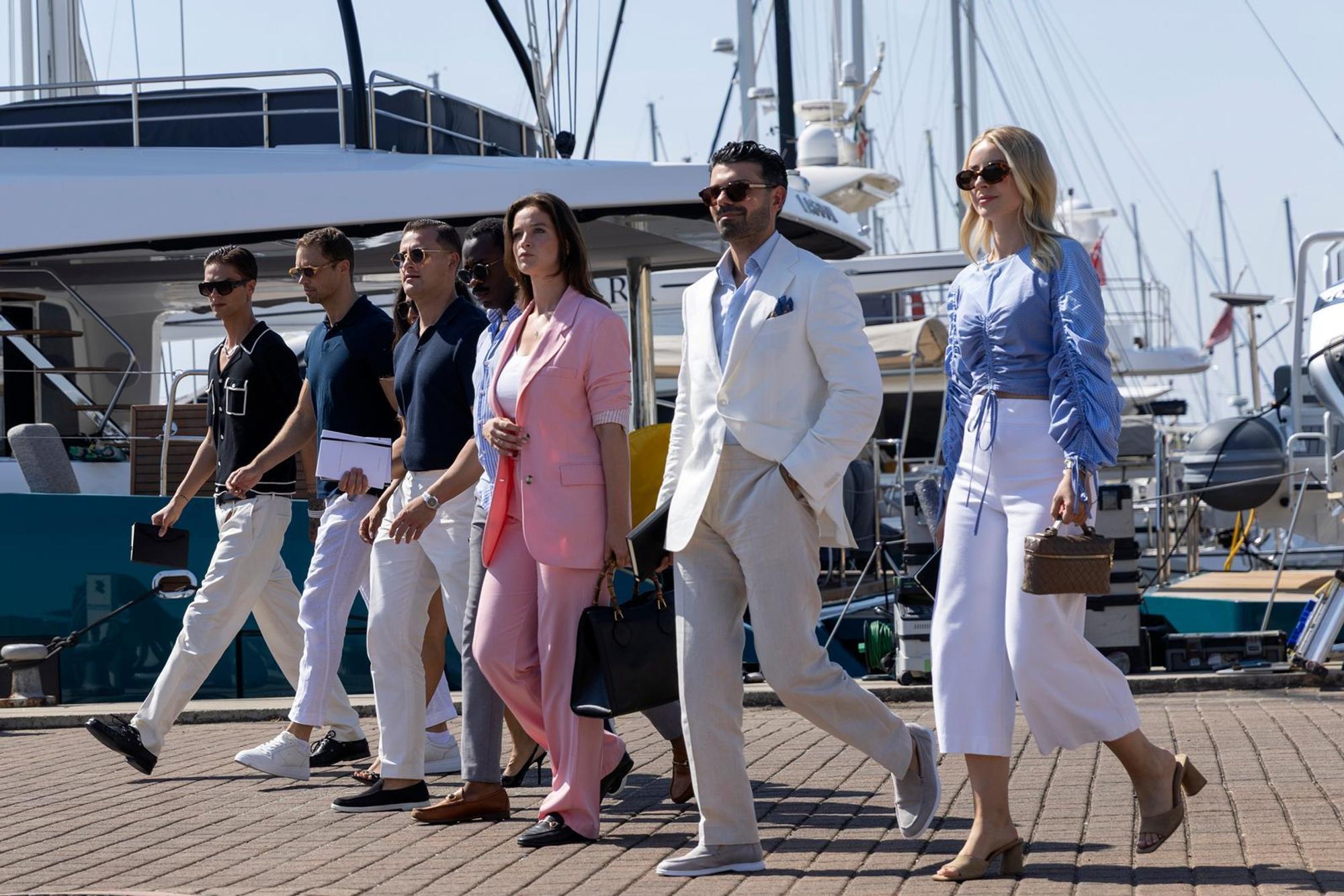 Acht „Talents“ wollen sich in Monaco beweisen. Von links: Tim Rasch, Randolf Cubin, Meltem Tasan, David Ohligschläger, Néhémie Wagne, Sophia Fellner, Tarik Oguz und Jolyn Walter. (Bild: 2026 The Walt Disney Company)