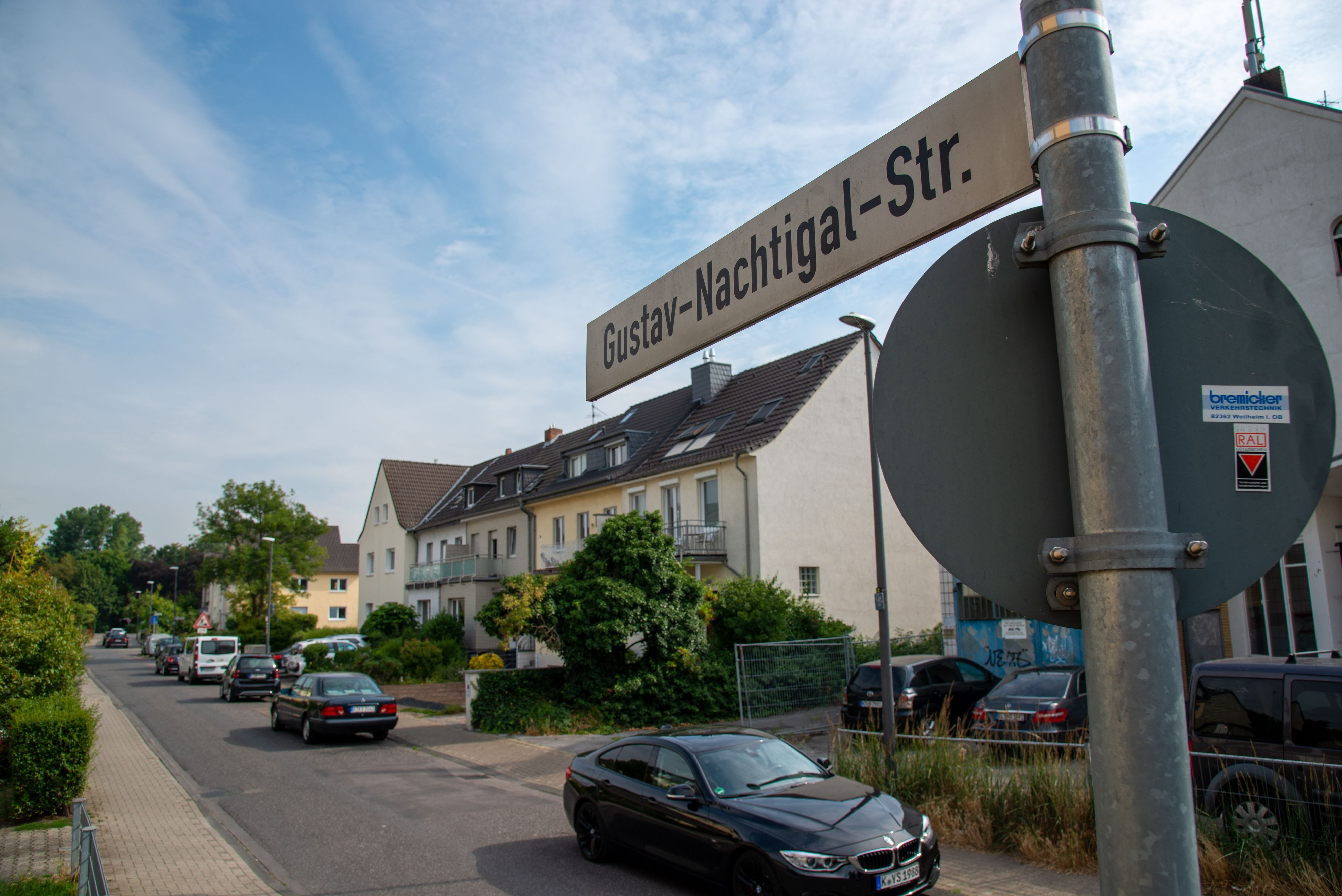 Die Gustav-Nachtigal-Straße in Nippes trägt nun offiziell den Namen Manga-Bell-Straße.