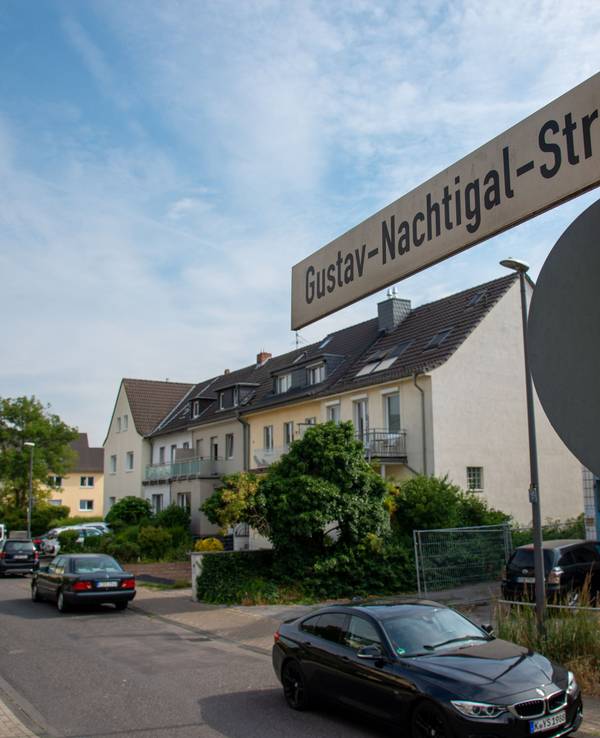 Die Gustav-Nachtigal-Straße in Nippes trägt nun offiziell den Namen Manga-Bell-Straße.