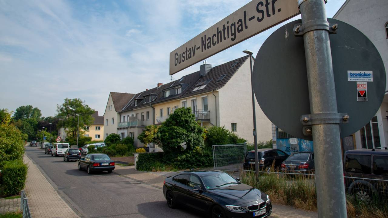 Die Gustav-Nachtigal-Straße in Nippes trägt nun offiziell den Namen Manga-Bell-Straße.