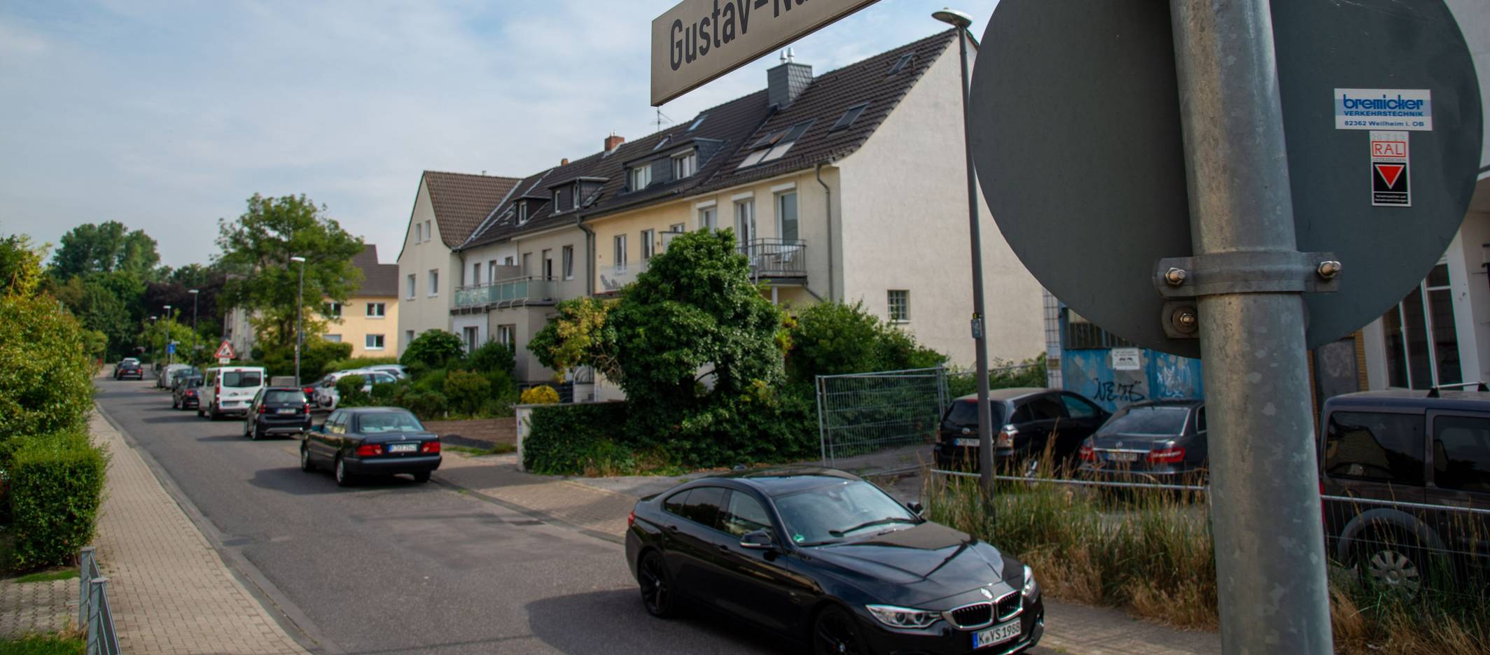 Die Gustav-Nachtigal-Straße in Nippes trägt nun offiziell den Namen Manga-Bell-Straße.