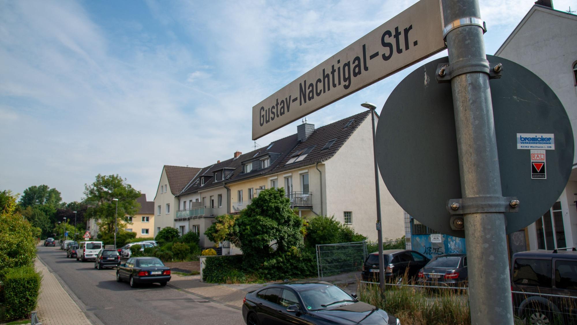 Die Gustav-Nachtigal-Straße in Nippes trägt nun offiziell den Namen Manga-Bell-Straße.