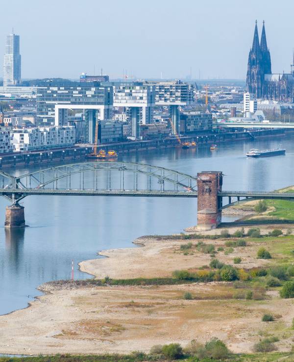 Blick auf Köln und den Rhein: Das Herbst bleibt voerst mild im Rheinland.