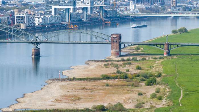 Blick auf Köln und den Rhein: Das Herbst bleibt voerst mild im Rheinland.