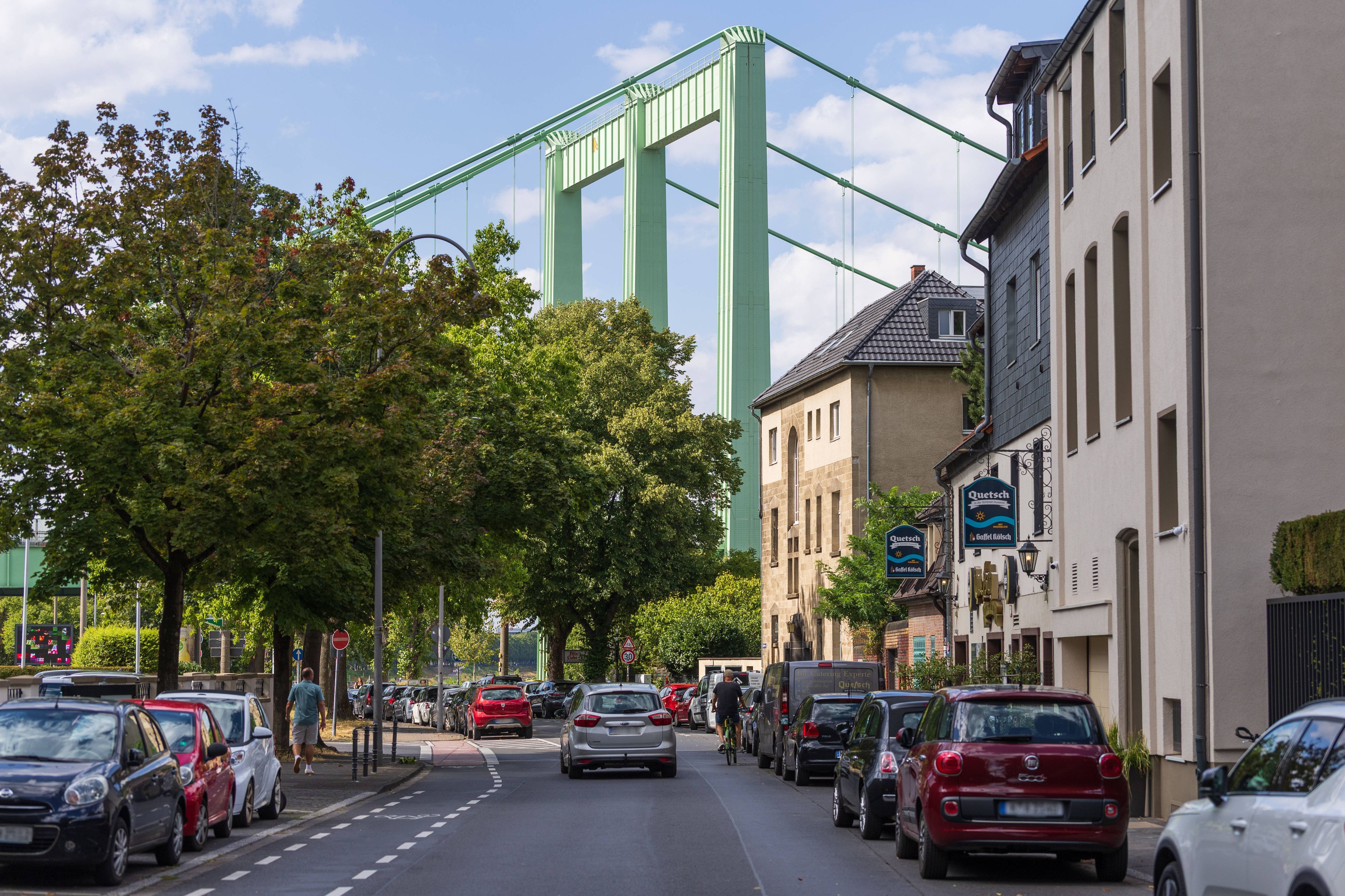 Wegen einer Bombenentschärfung muss am Dienstag der Kölner Stadtteil Rodenkirchen teilweise evakuiert werden. (Symbolbild)