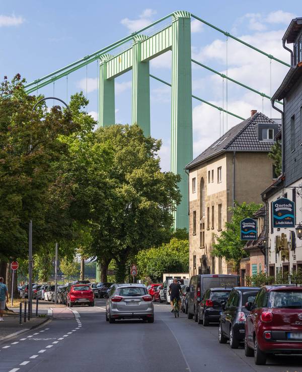 Wegen einer Bombenentschärfung muss am Dienstag der Kölner Stadtteil Rodenkirchen teilweise evakuiert werden. (Symbolbild)