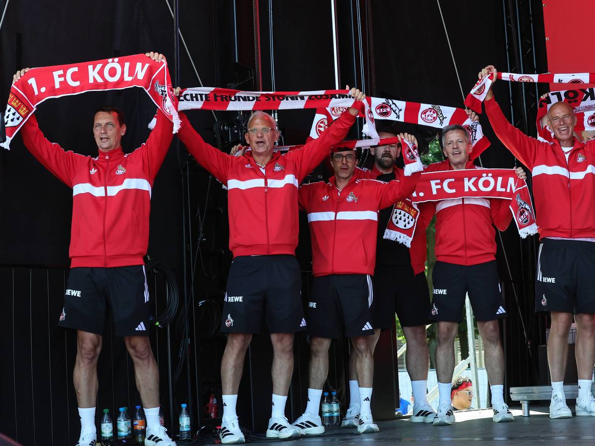 Freude bei der Saisoneröffnung auf den Vorwiesen des Stadions.
