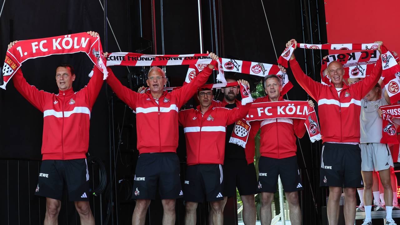 Freude bei der Saisoneröffnung auf den Vorwiesen des Stadions.