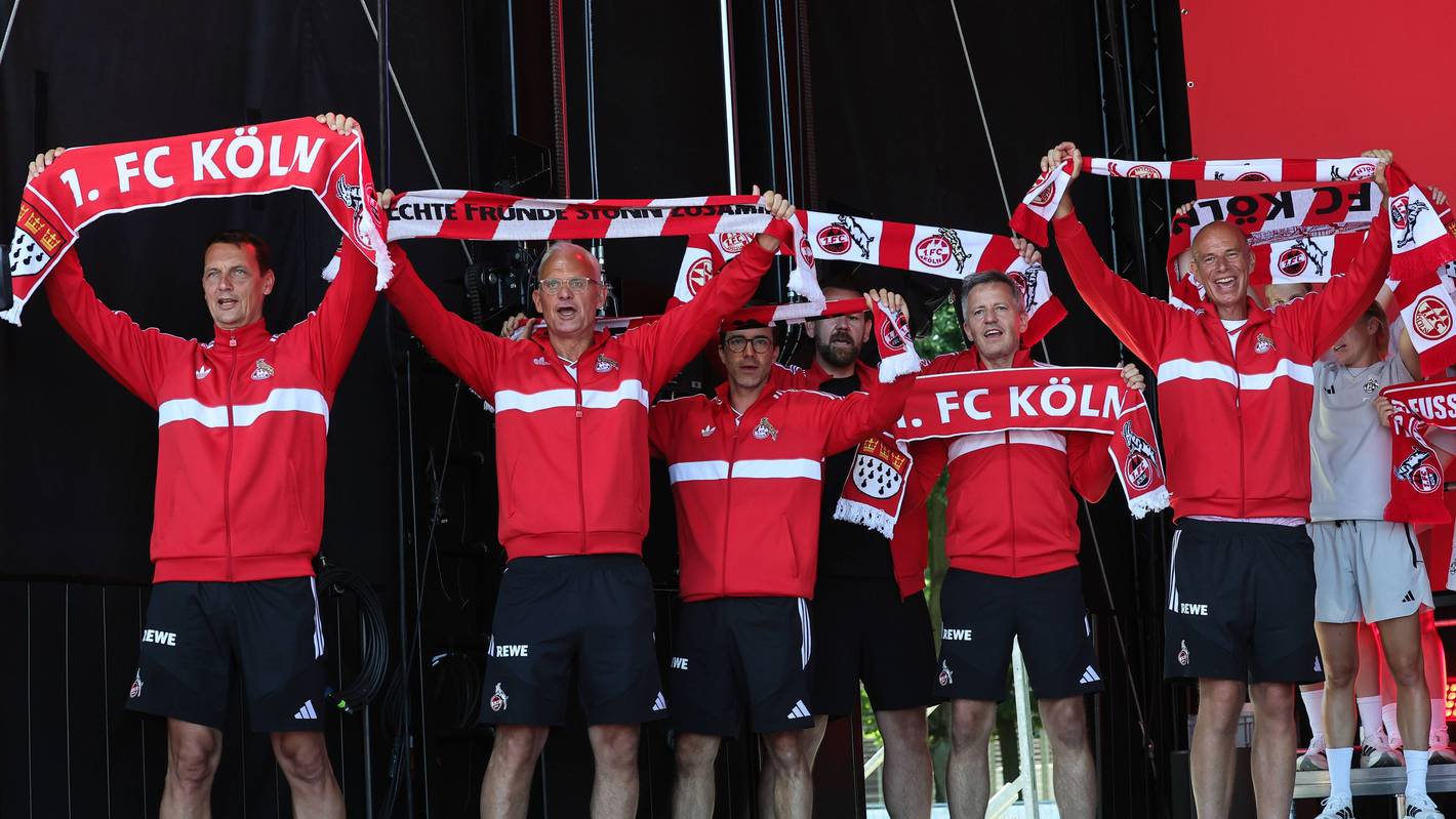 Freude bei der Saisoneröffnung auf den Vorwiesen des Stadions.