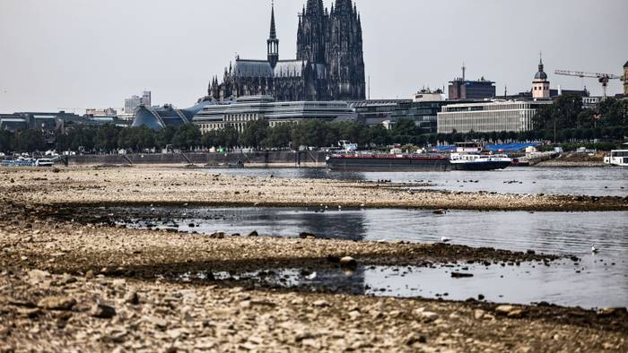 Der Kölner Rhein erreicht einen neuen Tiefstand. (Archivbild)