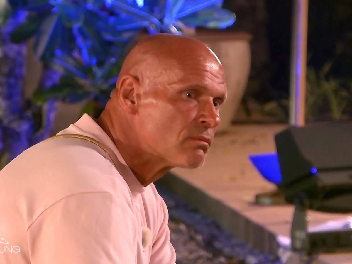 Thorsten Legat sorgt mit einer Aktion im Finale für Kopfschütteln. (Bild: Joyn)