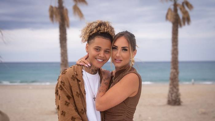 Carina und Chika sind das erste weibliche, gleichgeschlechtliche Paar, das sich dem RTL-Treuetest stellt. (Bild: RTL / Jonas Mohr)