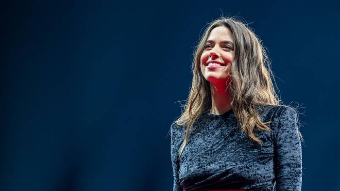 Schlagersängerin Vanessa Mai spricht in ihrem Podcast „Schön laut“ darüber, dass sie „liebend gern“ emotional abhängig von ihrem Mann ist. (Bild: 2024 Getty Images/Hannes Magerstaedt)
