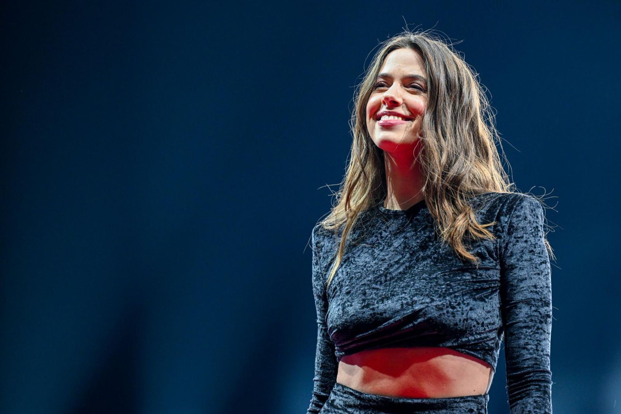 Schlagersängerin Vanessa Mai spricht in ihrem Podcast „Schön laut“ darüber, dass sie „liebend gern“ emotional abhängig von ihrem Mann ist. (Bild: 2024 Getty Images/Hannes Magerstaedt)