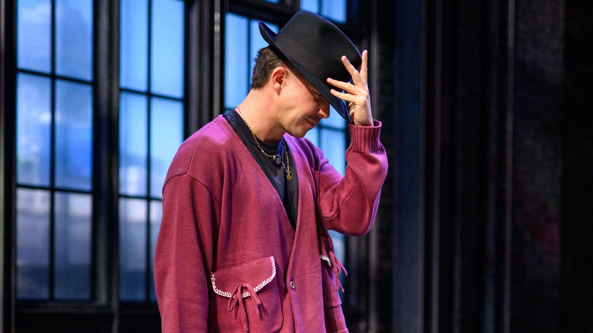 Der Musiker Nico Santos am Rande eines Moonwalk-Workshops in Hamburg.