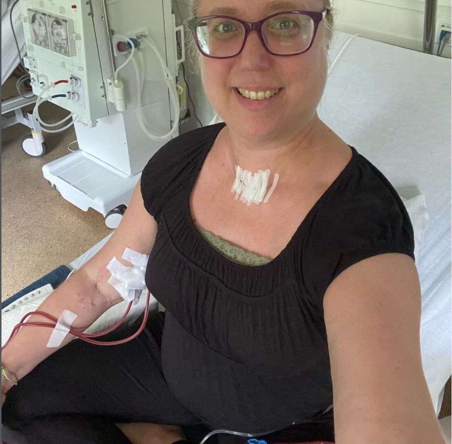 Eine Frau bei der Dialyse (Blutwäsche)