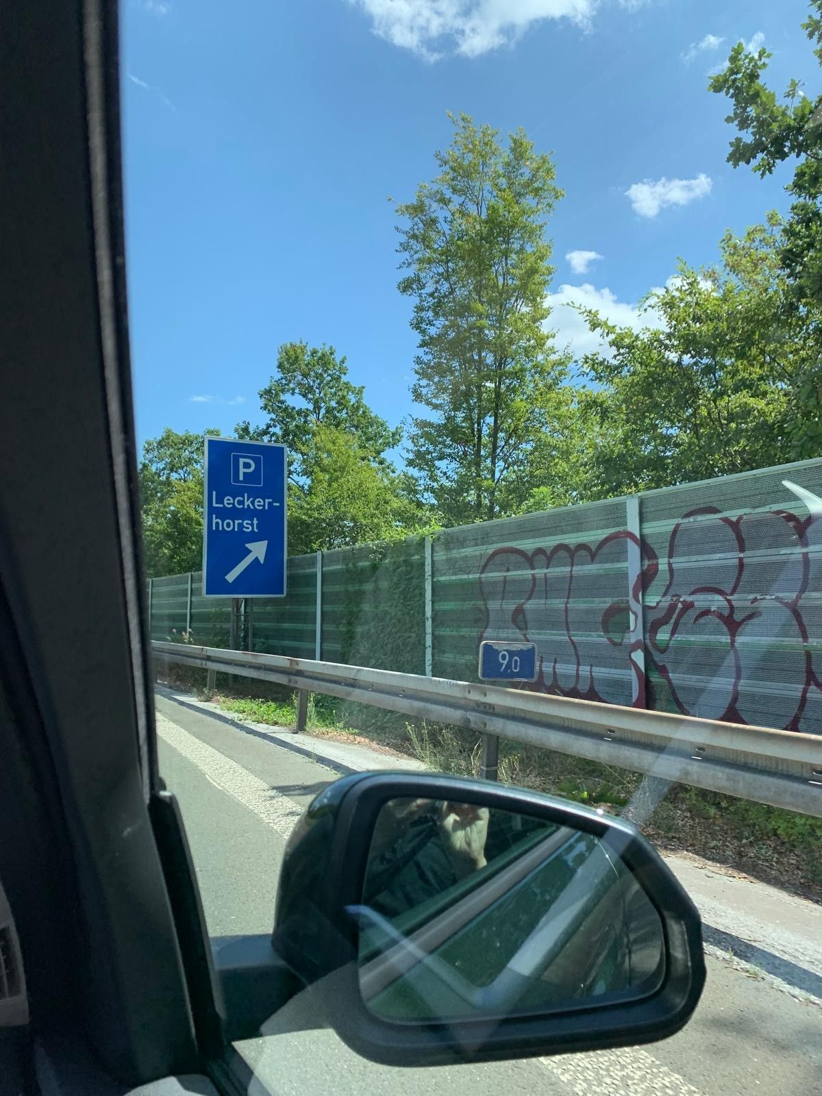 Schild zum Park- und Rastplatz Leckerhorst  an der A46 bei Letmathe
