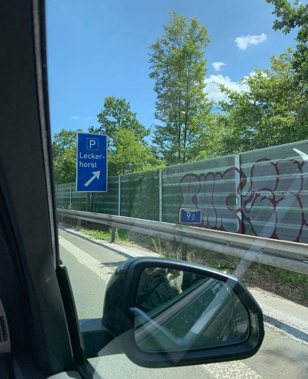 Schild zum Park- und Rastplatz Leckerhorst an der A46 bei Letmathe
