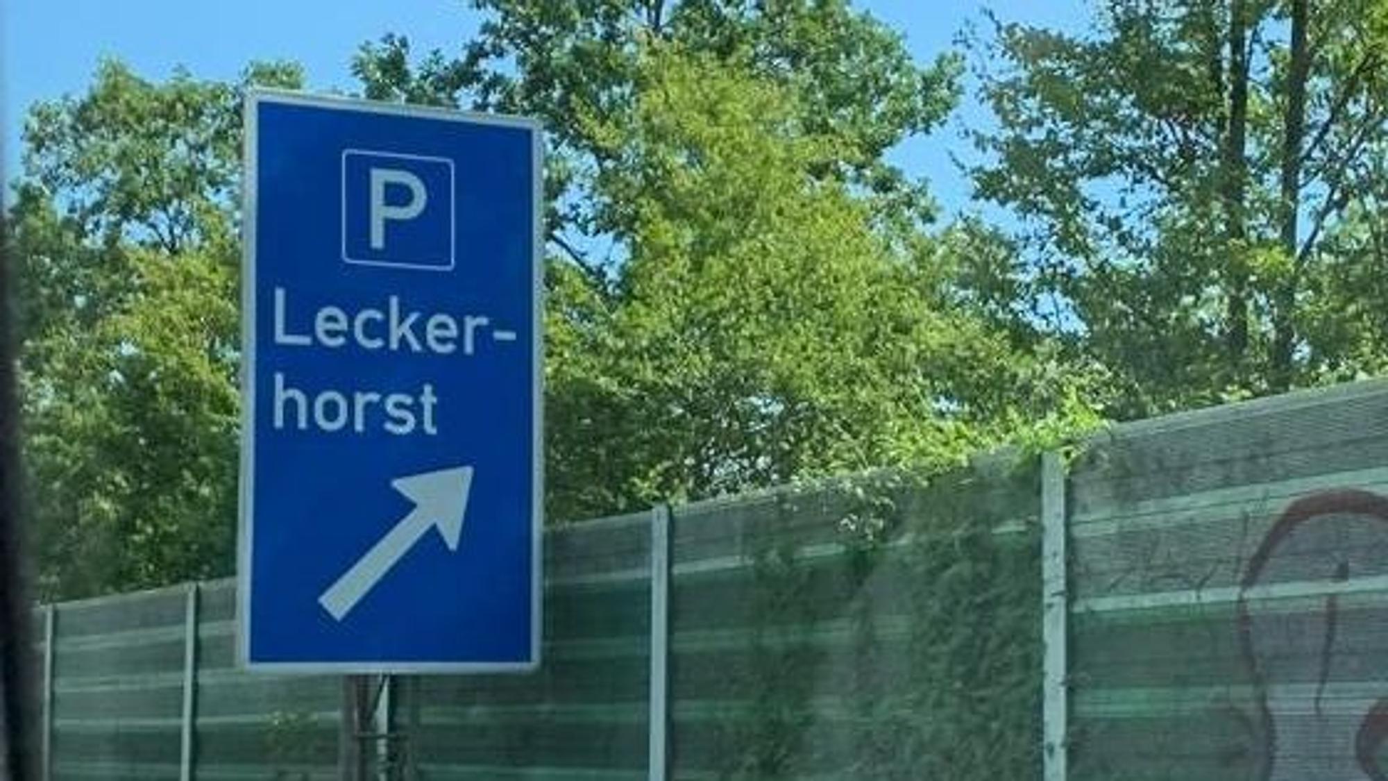 Schild zum Park- und Rastplatz Leckerhorst an der A46 bei Letmathe