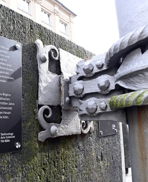 Denkmalplaketteian der TH Köln