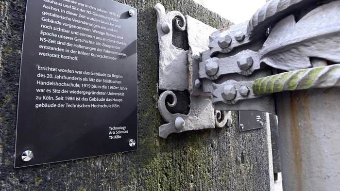 Denkmalplaketteian der TH Köln