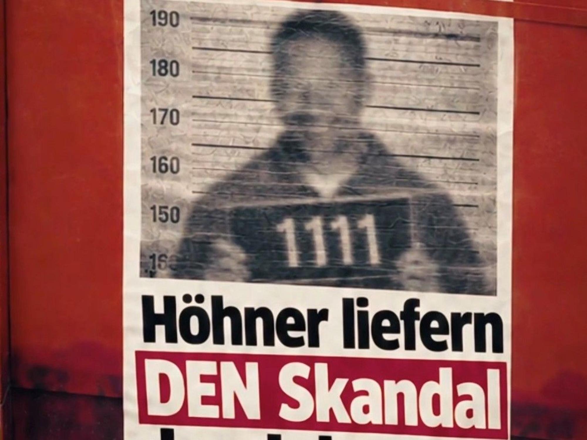 Eine sogenannte „Händler-Schürze“ am EXPRESS-Verkaufskasten.